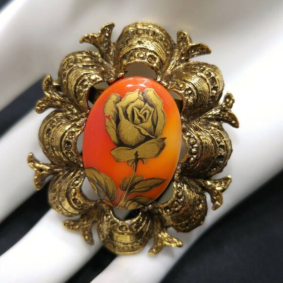 Vintage Gold Rose Orange Lucite Brooch, Ornate Scalloped Frame, 1960s, 1 7/8 In - Picture 4 of 10